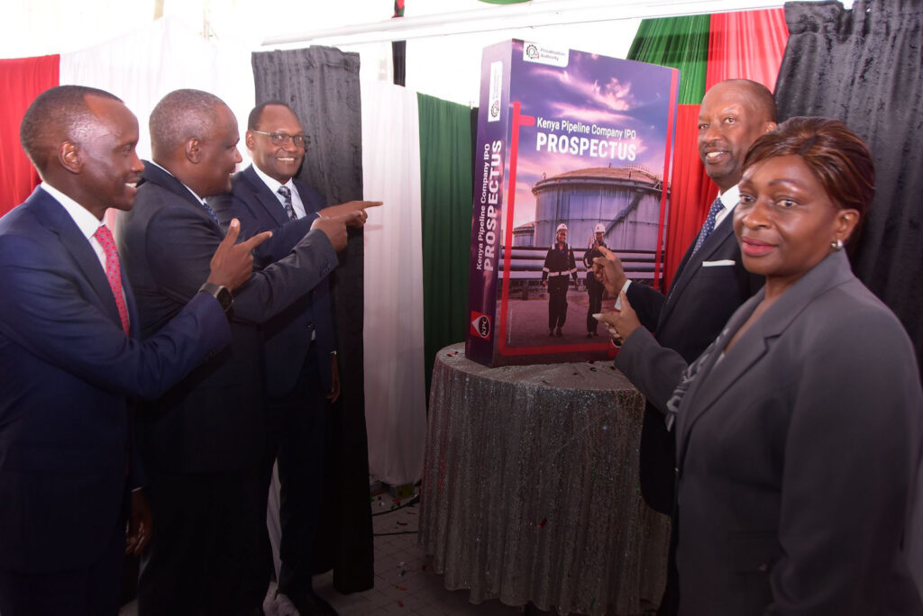 Officials unveiling the Kenya Pipeline Company IPO prospectus